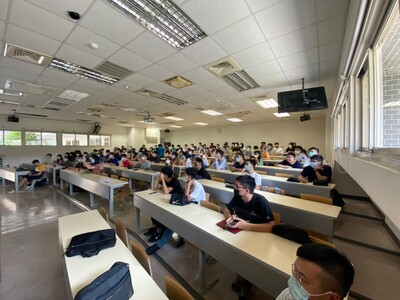 [2022-Oct-05] Getting ML Models to Production using MLOps: A Machine Learning Engineer's Perspective圖片